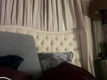 avalonnfoxx's chat room