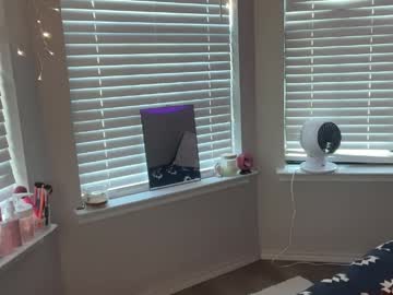 elliee81's chat room