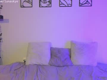 xlunaskye's chat room