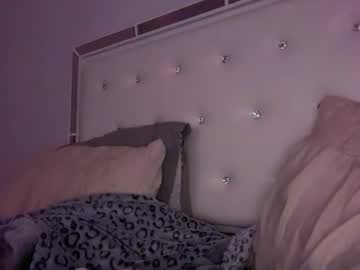 theblondeetwinss's chat room