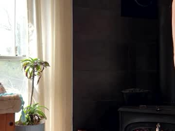 mommamia12's chat room