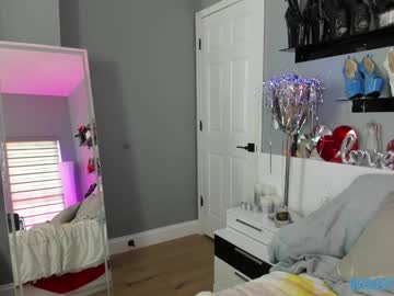 wildwifebarbie's chat room