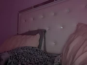 theblondeetwinss's chat room