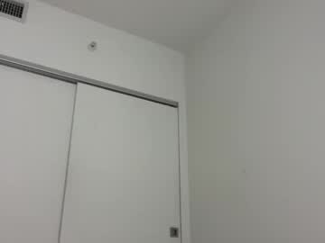 elenahere4u's chat room