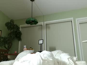 ellalowe's chat room