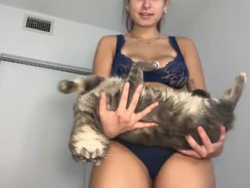 elenahere4u's chat room