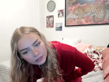 ariah_is_blonde's chat room