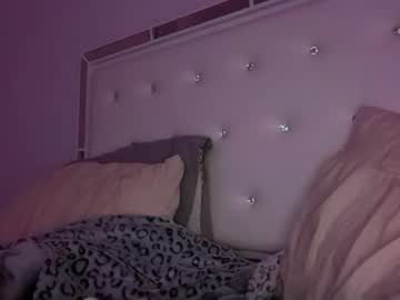 theblondeetwinss's chat room