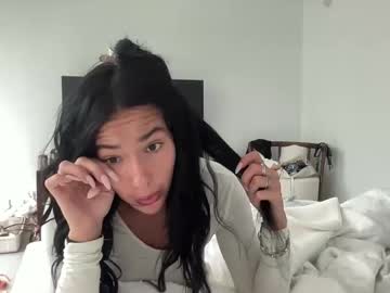 lylaxblake's chat room