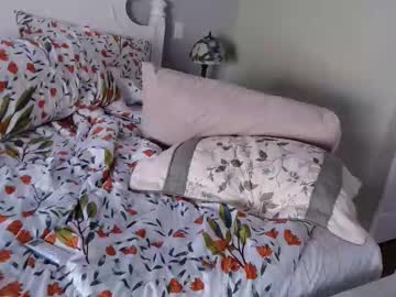 ellalowe's chat room