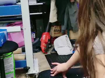 wifen_heels's chat room