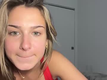 elenahere4u's chat room