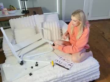 ellalowe's chat room