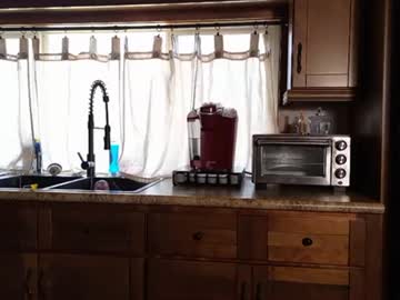 ellalowe's chat room