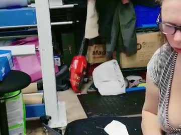 wifen_heels's chat room