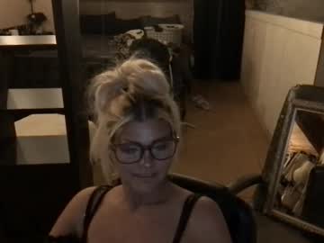 honeybuhnny's chat room