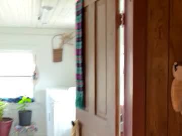 mommamia12's chat room