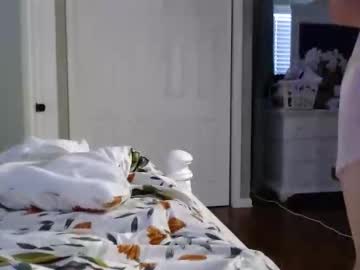 ellalowe's chat room