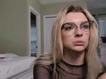 ellalowe's chat room