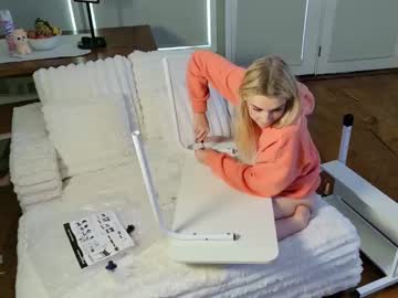 ellalowe's chat room