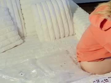 ellalowe's chat room