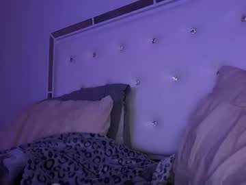 theblondeetwinss's chat room