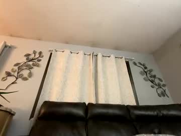 thickwhitegirl616114's chat room