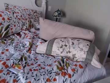 ellalowe's chat room