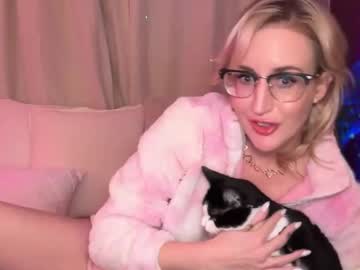 officiallyonlytams's chat room