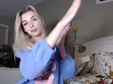 ellalowe's chat room