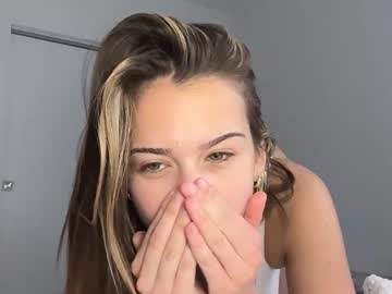 elenahere4u's chat room