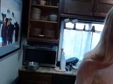 ellalowe's chat room