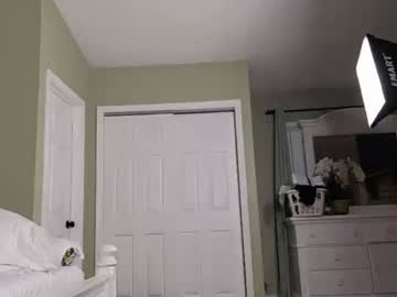 ellalowe's chat room