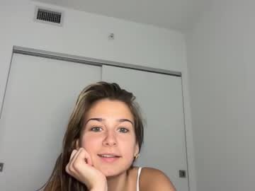 elenahere4u's chat room