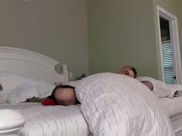 ellalowe's chat room