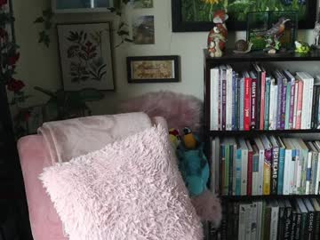 ellynaomi's chat room