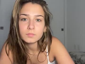 elenahere4u's chat room