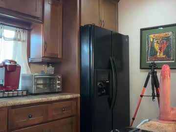 ellalowe's chat room