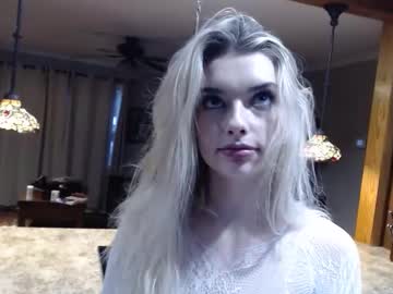 ellalowe's chat room