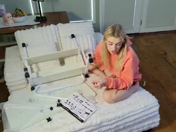 ellalowe's chat room