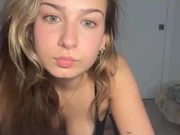 elenahere4u's chat room