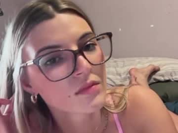 therosiecheeks's chat room