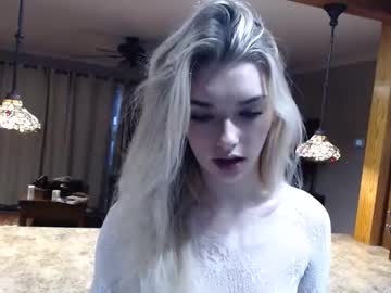 ellalowe's chat room