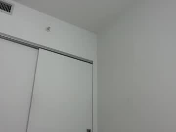 elenahere4u's chat room