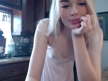 ellalowe's chat room