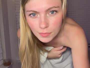 elliee81's chat room