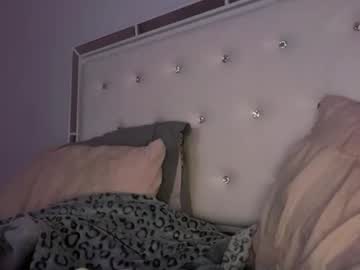 theblondeetwinss's chat room