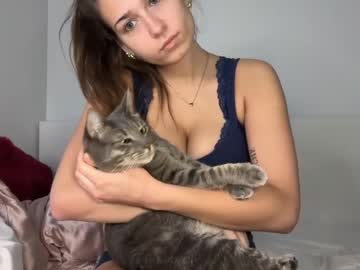 elenahere4u's chat room