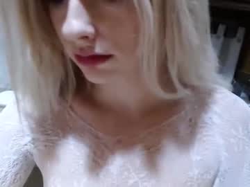 ellalowe's chat room