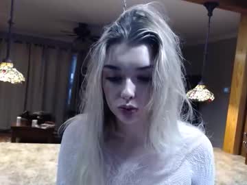 ellalowe's chat room